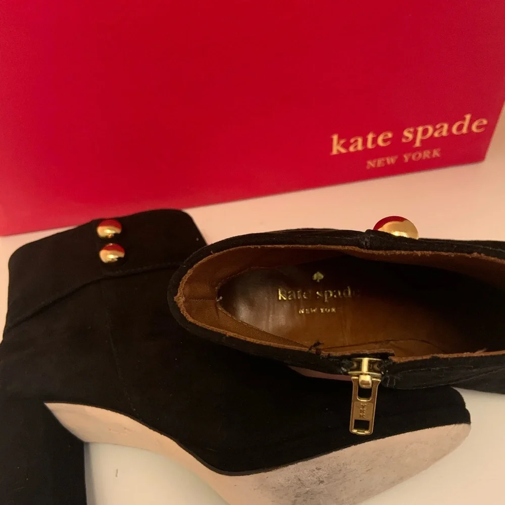 Excellent Kate Spade Short Boots in Black Kid Suede with gold buttons. Size 8.5 - Picture 3 of 5